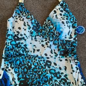 NWT Swimsuits For Alll swim top sz 16